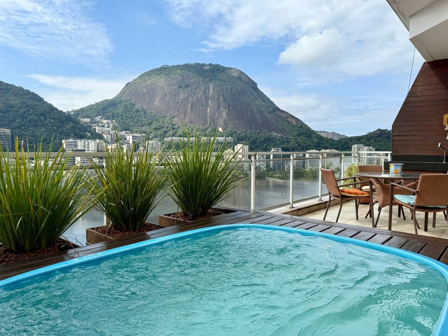 Cobertura indevassável com vista para a Lagoa